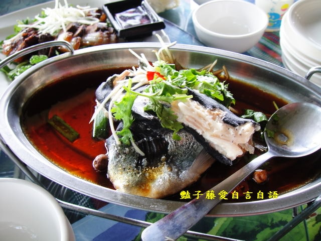 南投景觀餐廳&塔洛彎。烤得香噴噴的擺夷甕仔雞【豔子藤就是愛美食】感謝推薦登上聯合新聞網首頁