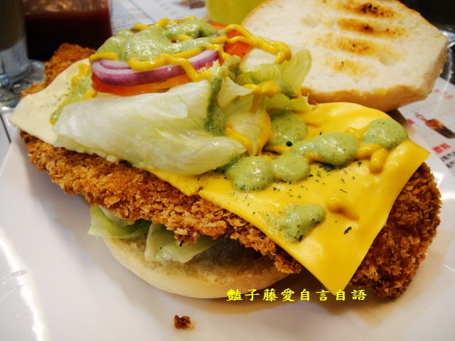 台中3mins美式餐廳豬肉花生培根起司美式巨堡大口吃【豔子藤就是愛美食】登上聯合新聞網首頁