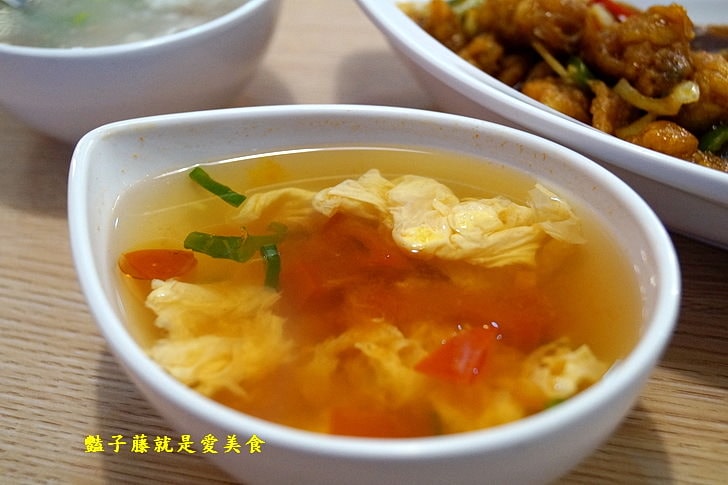 【揀選食坊】文心森林公園旁溫馨小館.墨西哥廚師的中華料理.蠔油牛肉與左宗棠雞.西湖牛肉羮口感醇香滑順