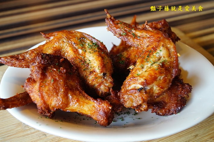 【Malt Share咖啡餐酒館】馬祖淡菜.好吃肥美正是好時節.牛肝菌野菇干貝燉飯煞是美味.佐酒開胃菜墨西哥辣雞翅