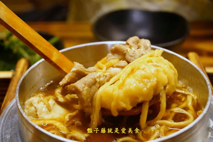 【焱鬼鍋燒專門店】嘉義火車站美食.焱鬼傳說唐揚雞和自製泡菜很厲害.仁愛二番店.豔子藤美食地圖
