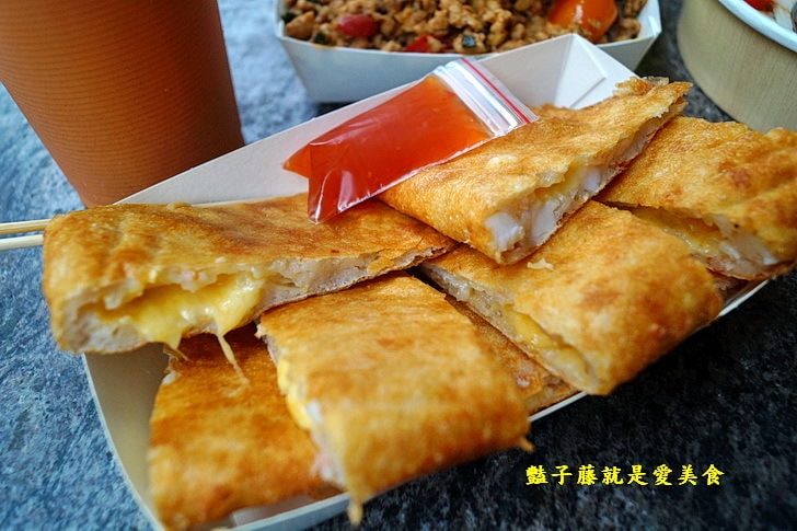【泰后月亮蝦餅】台中一中街美食.晚餐吃什麼?泰式海鮮涼拌泡麵.打拋豬肉飯.爆漿起司蝦餅.泰式料理吃飽飽