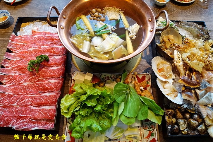 【鮨樂海鮮市場】台中日式超市.海裡游的陸上跑的都在海陸火鍋.粥底精華鮮味雜炊怎麼就這麼好吃啊