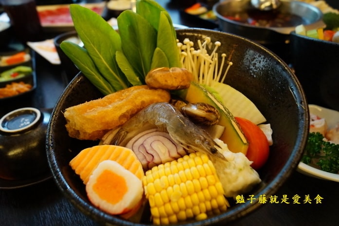 鍋無二極鮮鍋物.豐原火鍋巴蜀麻辣.東北酸菜.金黃泡菜道地好湯頭【豔子藤就是愛美食】