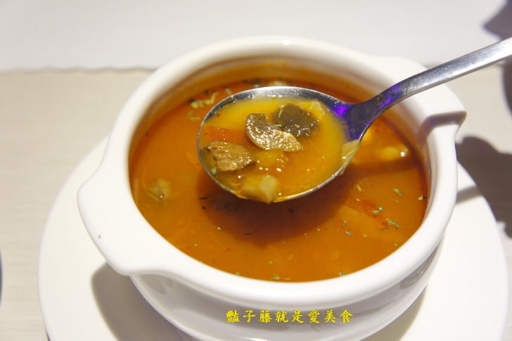【吉仁牛排館】新竹美食餐廳．美式菲力牛排與義式海鮮焗飯的美味首選．豔子藤美食地圖