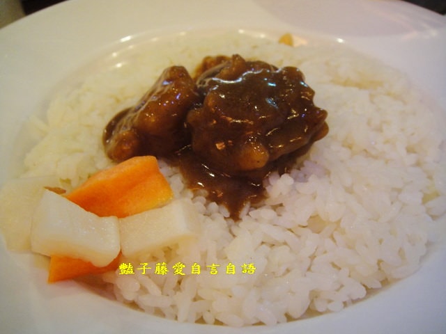 台北異國美食＆茄子歐風咖哩。藍帶豬排咖哩+蛋包飯炸雞塊品嚐美味【豔子藤就是愛美食】登上聯合新聞網首頁