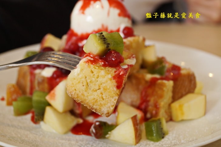【光蠟樹喫茶館】台中下午茶.QQ珍珠冰淇淋鬆餅.丹麥金磚吐司.奶蓋綠茶.抹茶綠拿鐵.豔子藤美食地圖