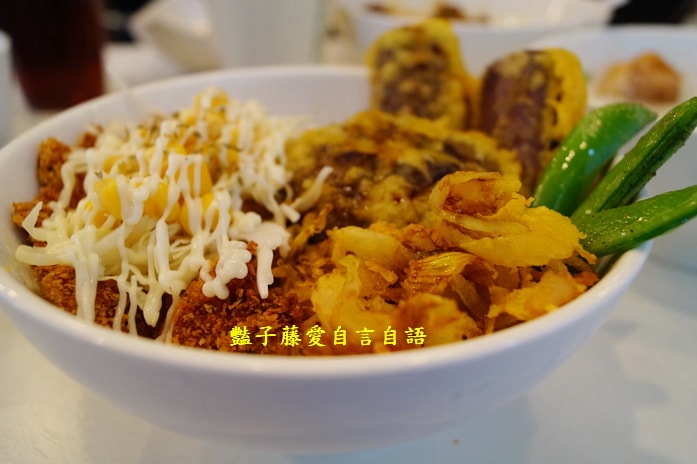 台中平價美食牛肉丼飯．凱撒盒子史上最Q起司米烏龍麵必吃推薦【豔子藤就是愛美食】