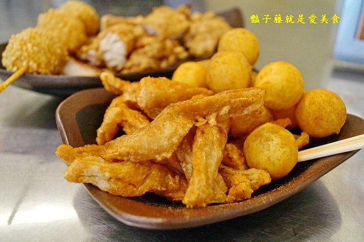 【台香麻辣大腸蚵仔麵線】台中西屯30年代傳統小吃.祖傳藥燉排骨.地瓜碰芋圓.古早味冬瓜茶配香雞排花枝丸