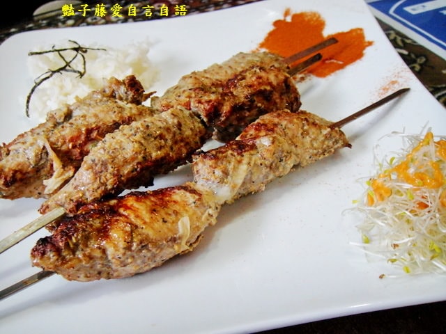Oh My God 俄羅斯異國美食．烤肉串煨羊飯風味餐【豔子藤就是愛美食】