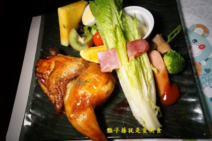 台中秋紅谷餐廳．幸福小水舞．香煎沙朗與美景相伴【豔子藤就是愛美食】