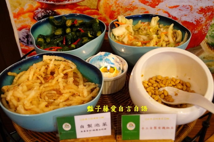 虎尾生機廚房．日式建築吃歐式素食自助餐【豔子藤就是愛美食】