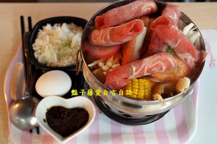 熾天使Kitty主題餐廳．一中街商圈紅樓卡哇伊【豔子藤就是愛美食】