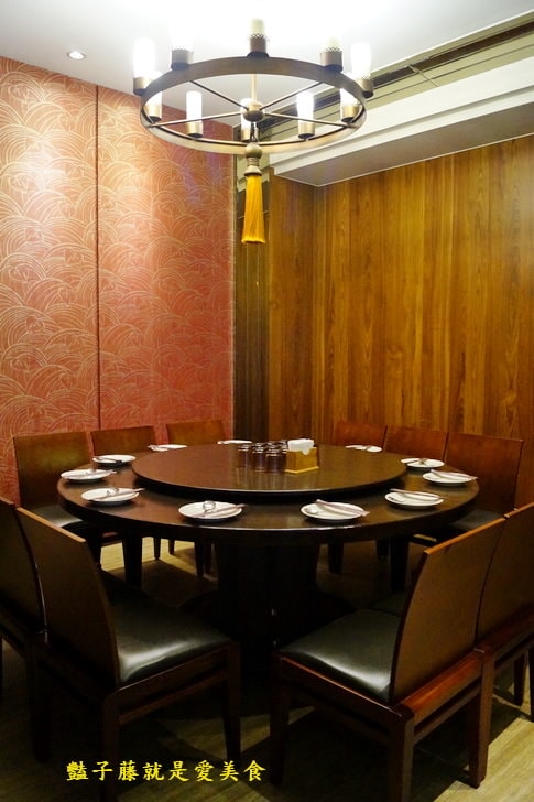 【泰食尚泰式餐廳】台中南屯泰式料理大墩店．紅咖哩炒椰汁豬搭泰國茉莉香米飯．咖哩草蝦滑蛋柔嫩好吃