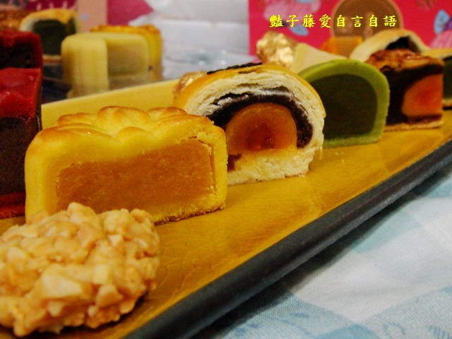 星球月餅之美味探險。2013金格采吟月中秋禮盒【豔子藤美食嚐鮮試吃報告】