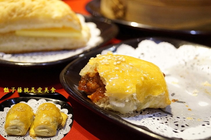 【紅點港飲食販店】台中港式飲茶．味菜蒸肥腸和蟹柳花枝餃蒸正點．波蘿包烤香點．燒臘點蜜汁叉燒