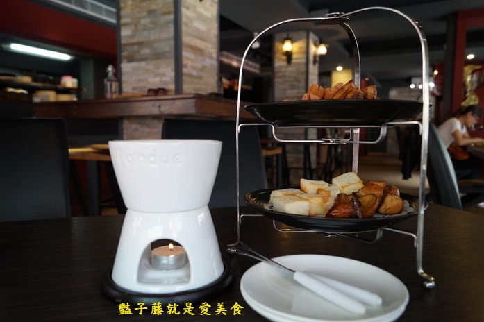 【彰化員林火車站美食】原覺咖啡．沒有湯的瑞士起司鍋．豔子藤就是愛美食