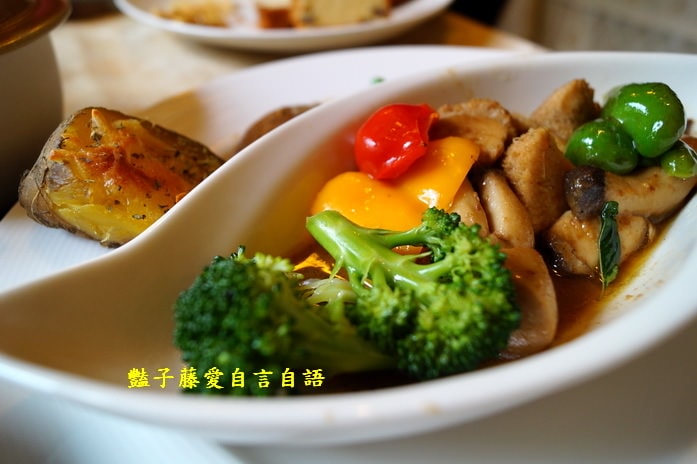 虎尾生機廚房．日式建築吃歐式素食自助餐【豔子藤就是愛美食】