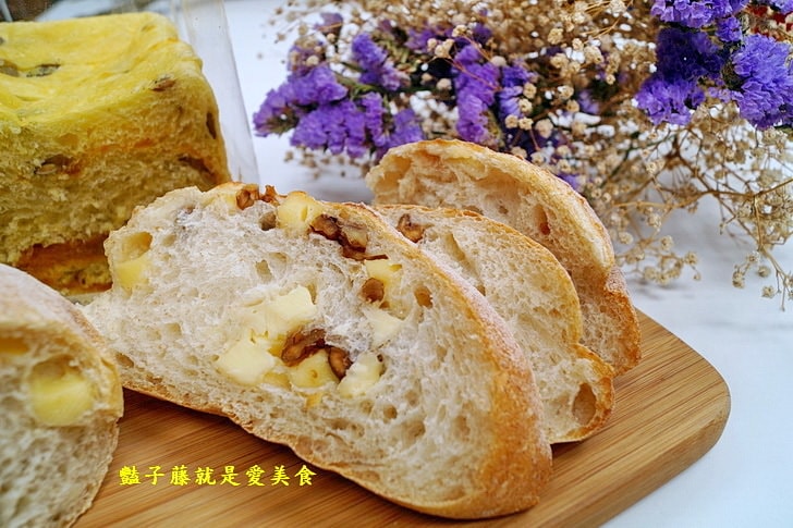 【品麵包】台中吐司專賣店.早晨六點半.中部最早出爐的完熟吐司.愛上吐司.50種吐司.日系歐式麵包細細品味