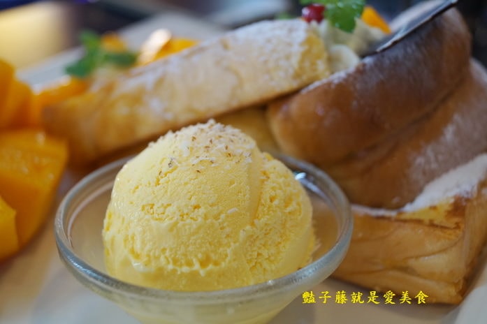 鯊魚咬吐司．就是愛芒果布丁吐司．香蕉巧克力叢林鬆餅誰受得了啊！【豔子藤就是愛美食】