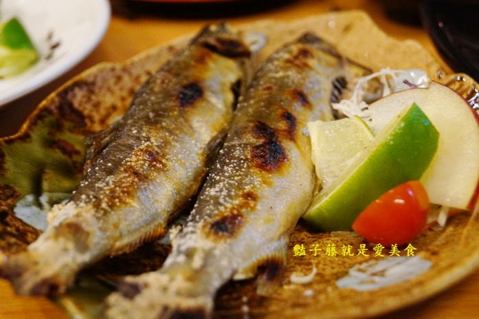 東來屋平價日式燒烤．霸王鮮蚵太吸睛串燒肉串好好吃【豔子藤就是愛美食】