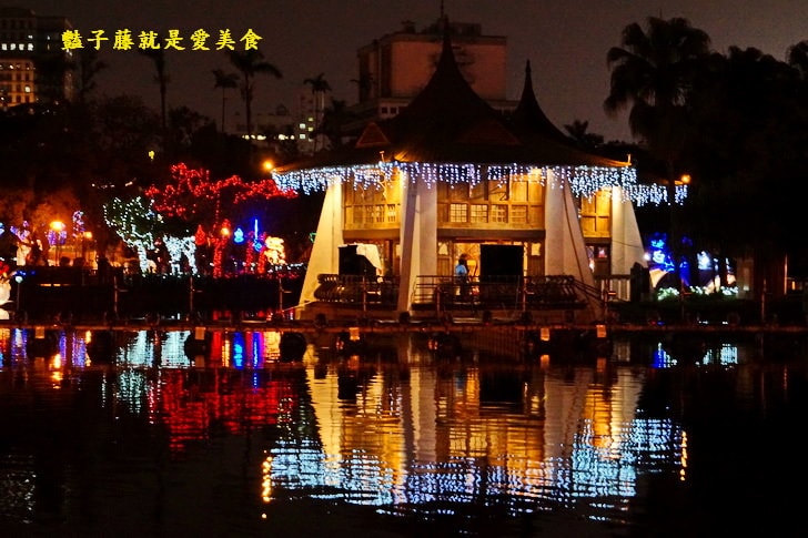 【2016中台灣燈會】與大嘴猴嬉遊台中．臺中公園燈區．日月湖水上花燈．音樂噴泉水舞表演