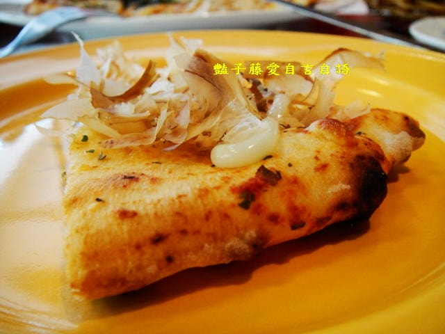 台中異國美食＆弗卡夏義式廚房。手工義式薄皮披薩+非點不可的脆薯和轟炸雞腿【豔子藤就是愛美食】
