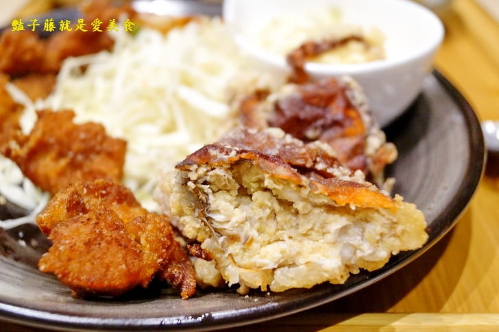 【光蠟樹喫茶館】酥炸軟殼蟹日式人氣招牌．壽喜松阪超下飯料理．香蕉巧克力冰淇淋金磚好吃到不行