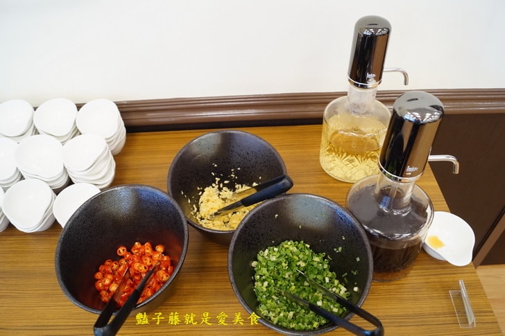 【蒸龍宴】台中大雅美食海鮮餐廳.秋蟹肥美.波士頓龍蝦鮮甜彈牙.精華粥底人間美味.蒸氣養生海鮮館.蒸食好料理