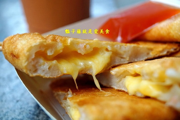 【泰后月亮蝦餅】台中一中街美食.晚餐吃什麼?泰式海鮮涼拌泡麵.打拋豬肉飯.爆漿起司蝦餅.泰式料理吃飽飽