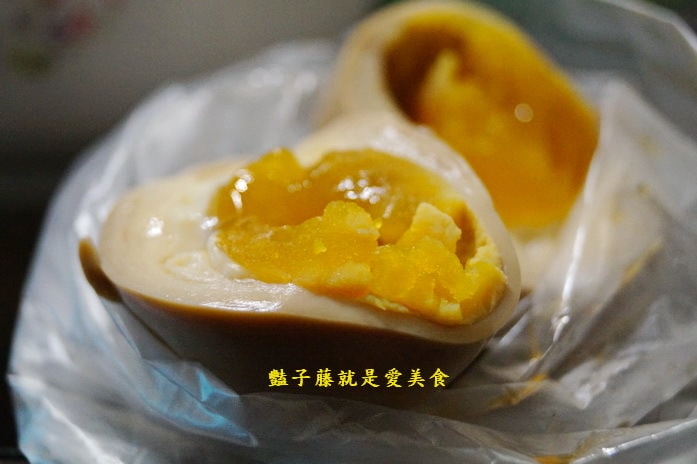 烏來老街找小吃美食．高家冰溫泉蛋【豔子藤就是愛美食】