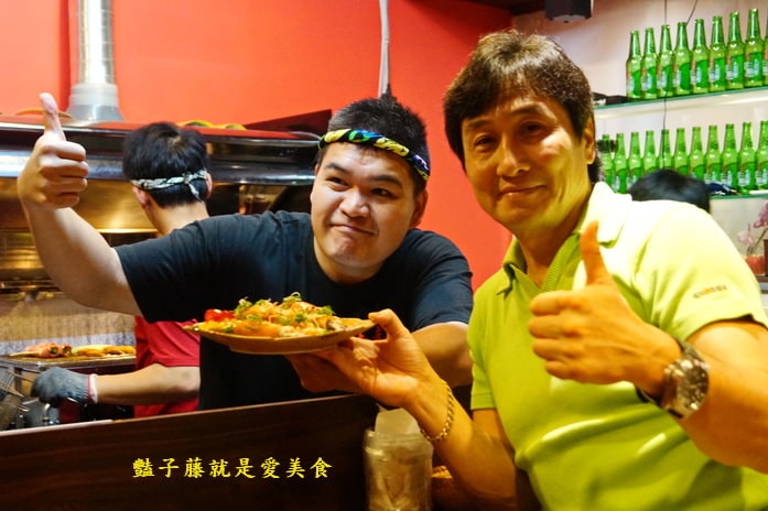 東來屋平價日式燒烤．霸王鮮蚵太吸睛串燒肉串好好吃【豔子藤就是愛美食】