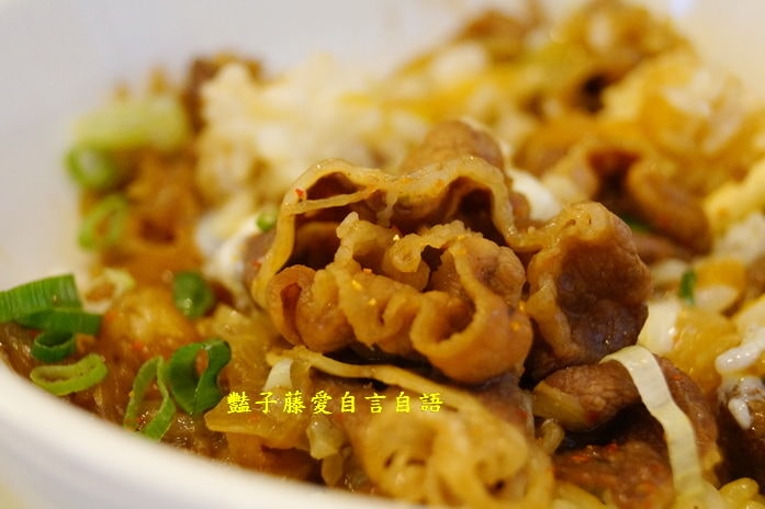 台中平價美食牛肉丼飯．凱撒盒子史上最Q起司米烏龍麵必吃推薦【豔子藤就是愛美食】