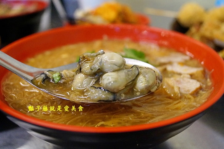 【台香麻辣大腸蚵仔麵線】台中西屯30年代傳統小吃.祖傳藥燉排骨.地瓜碰芋圓.古早味冬瓜茶配香雞排花枝丸