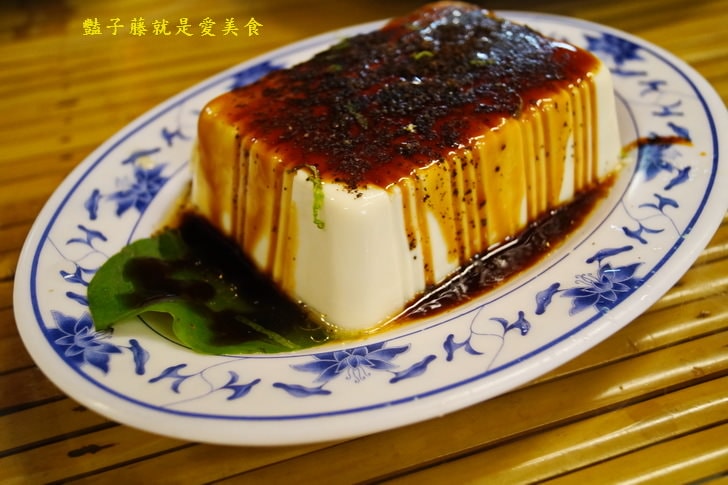 泰雅婆婆美食店．烏來老街美食芋頭月桃飯．黑森林勇士湯很厲害【豔子藤就是愛美食】