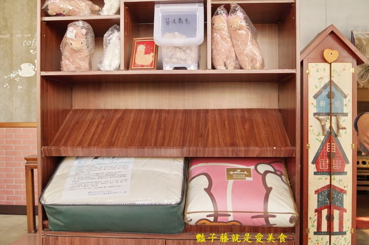 【草泥馬咖啡】台中新社親子遊．可愛草泥馬萌翻天．餵食草泥馬教戰守則．豔子藤旅遊地圖