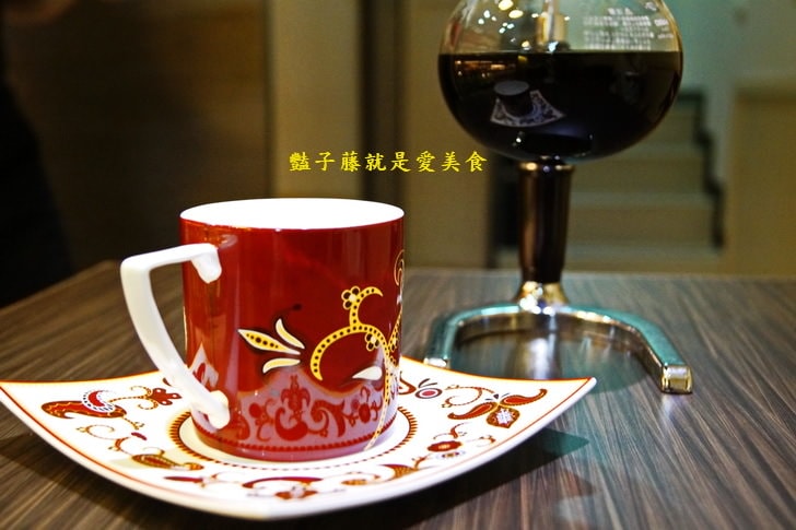玻爾咖啡館．起司燻雞比利時鬆餅與藍寶石曼特寧的幸福下午茶【豔子藤就是愛美食】