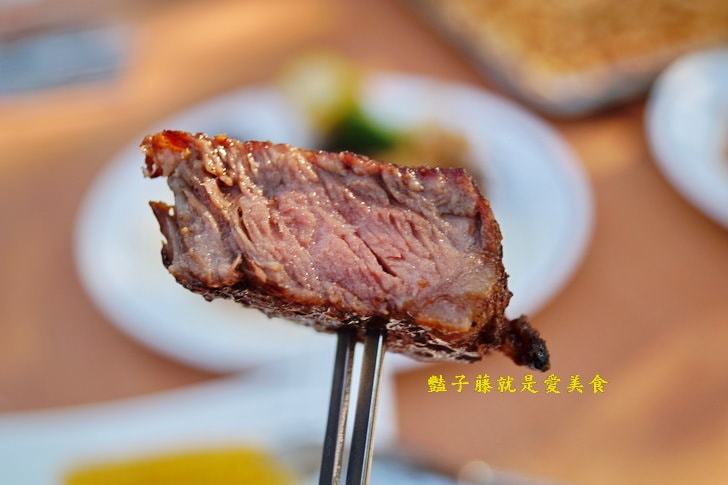 【夯伯燒烤萬用爐】360度自動旋轉炭火烤肉爐．翻轉吧！輕鬆烤全雞．豔子藤就是愛美食