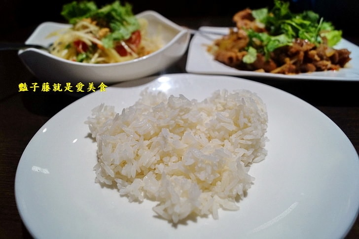 【泰食尚泰式餐廳】台中南屯泰式料理大墩店．紅咖哩炒椰汁豬搭泰國茉莉香米飯．咖哩草蝦滑蛋柔嫩好吃