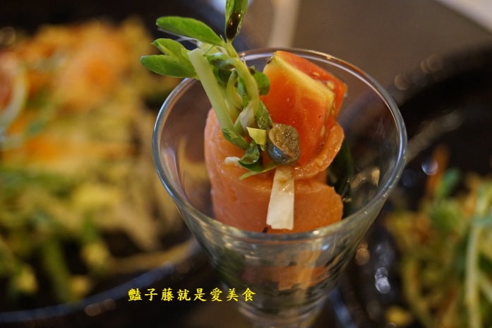 台中異國美食．昨日花卷跨界料理．血汗捏造牛肉堡招牌花卷好食【豔子藤就是愛美食】
