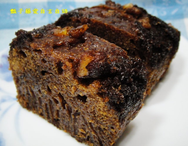 甜食糕點＆第二顆鈕釦。伯爵核桃蜂蜜蛋糕～甜食的幸福滿足【豔子藤美食嚐鮮試吃報告】