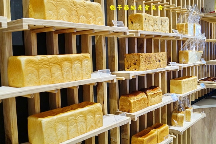 【品麵包】台中吐司專賣店.早晨六點半.中部最早出爐的完熟吐司.愛上吐司.50種吐司.日系歐式麵包細細品味