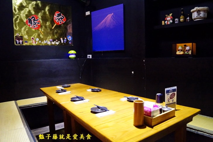 【新竹城隍廟美食】新竹Moibon炭火串燒．日式居酒屋也有好吃的美式炭烤沙朗牛排．甜點日式烤麻糬燒完美必點