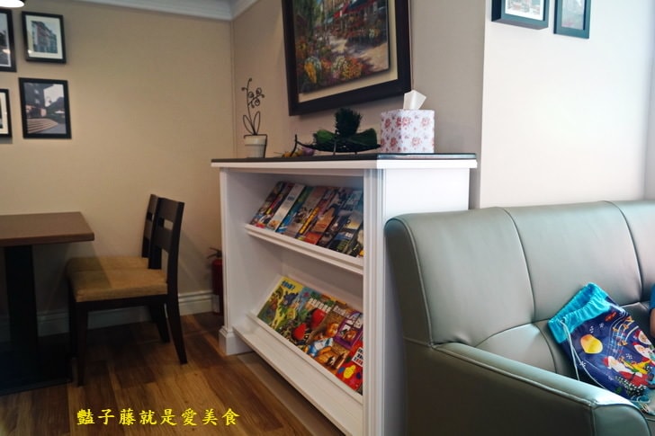 玻爾咖啡館．起司燻雞比利時鬆餅與藍寶石曼特寧的幸福下午茶【豔子藤就是愛美食】