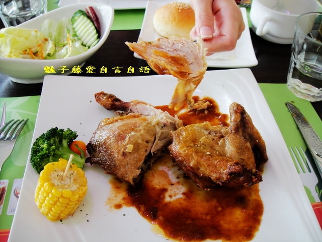 台中異國美食＆日光．郡美味饗宴燒烤香草豬肋排+鄉村香料烤春雞【豔子藤就是愛美食】