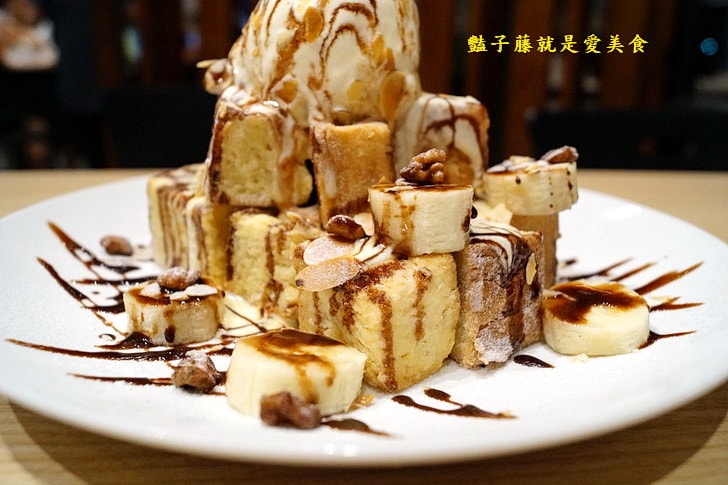 【光蠟樹喫茶館】酥炸軟殼蟹日式人氣招牌．壽喜松阪超下飯料理．香蕉巧克力冰淇淋金磚好吃到不行