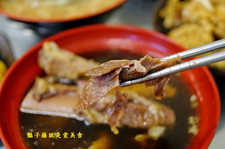 【台香麻辣大腸蚵仔麵線】台中西屯30年代傳統小吃.祖傳藥燉排骨.地瓜碰芋圓.古早味冬瓜茶配香雞排花枝丸