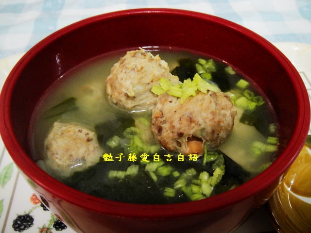 煲炖湯品＆活叻小丸子。三鮮貢丸+芋頭貢丸+泡菜貢丸爆汁超好吃【豔子藤美食嚐鮮試吃報告】