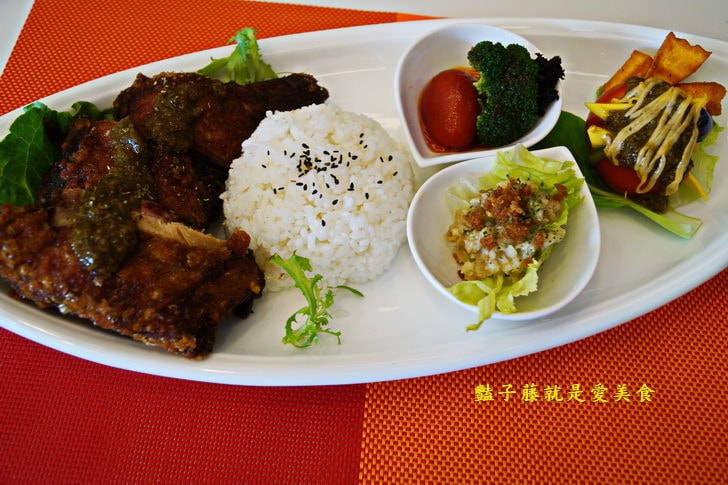 幸福好食咖啡Homecafe．美食料理法式香料雞腿排與人間有愛流浪動物認養餐廳