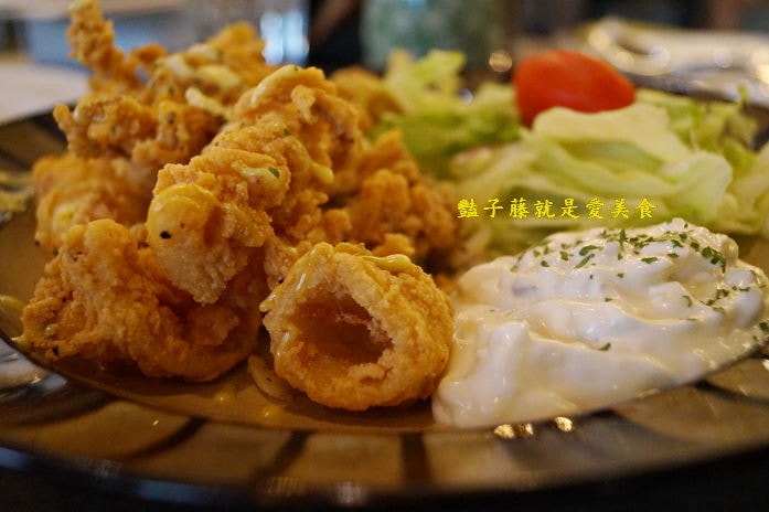 台中異國美食．昨日花卷跨界料理．血汗捏造牛肉堡招牌花卷好食【豔子藤就是愛美食】